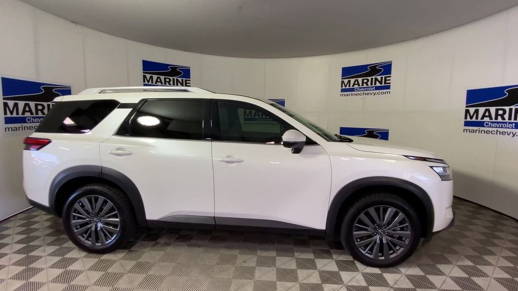 Used 2024 Nissan Pathfinder SL w/ SL Premium Package AWD/4WD image 3