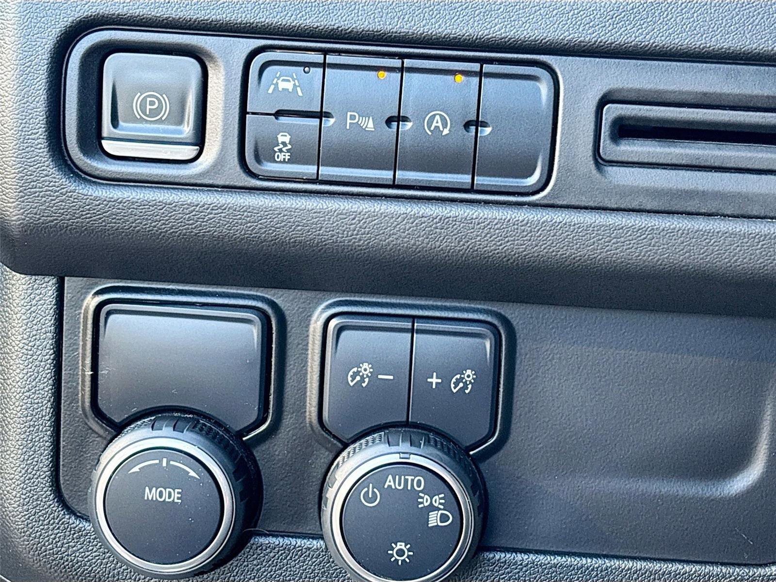 Used 2023 Chevrolet Suburban Premier image 10