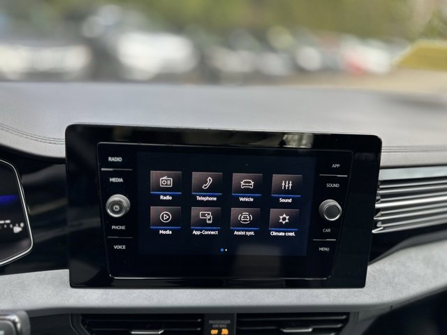 Used 2025 Volkswagen Jetta SE image 12