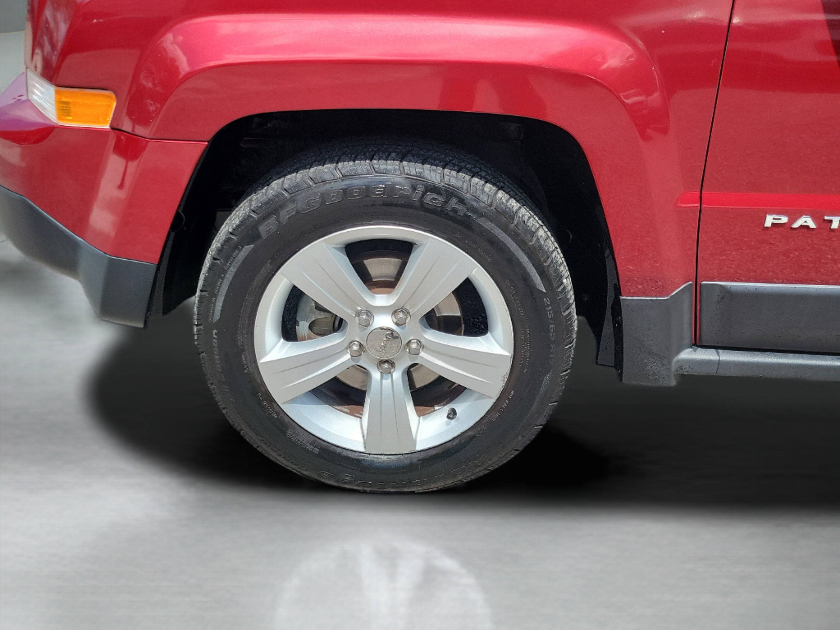 Used 2014 Jeep Patriot Sport w/ Tire & Wheel Group FWD image 30