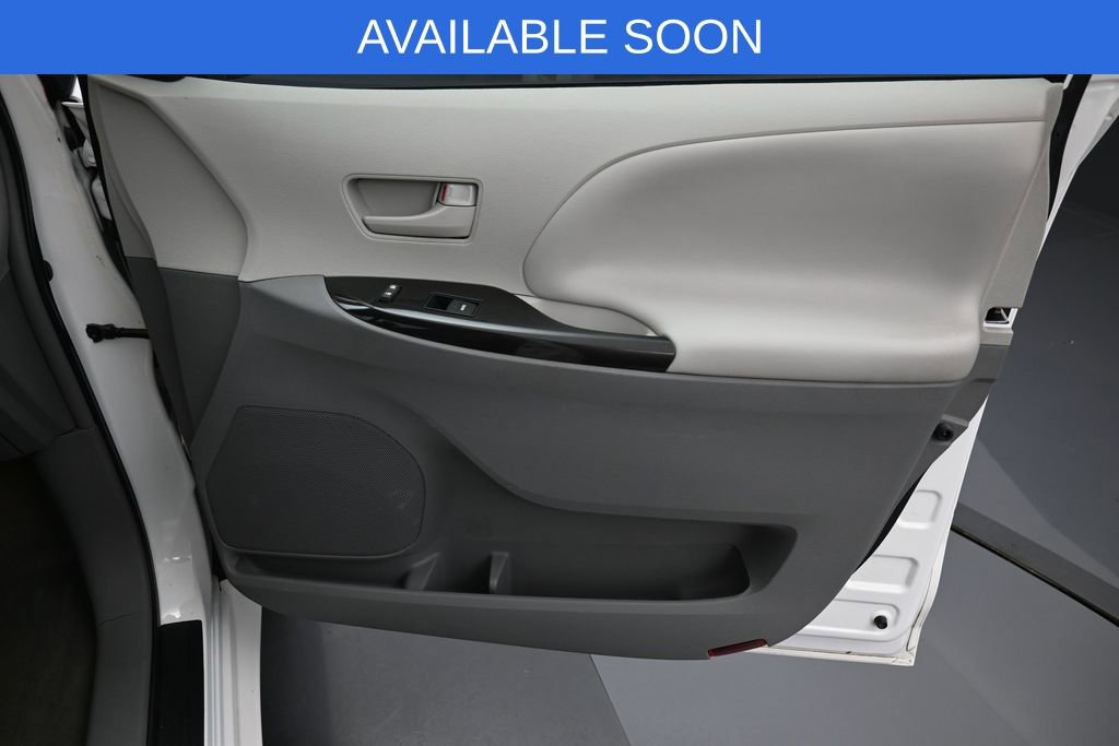 Used 2014 Toyota Sienna LE FWD image 30