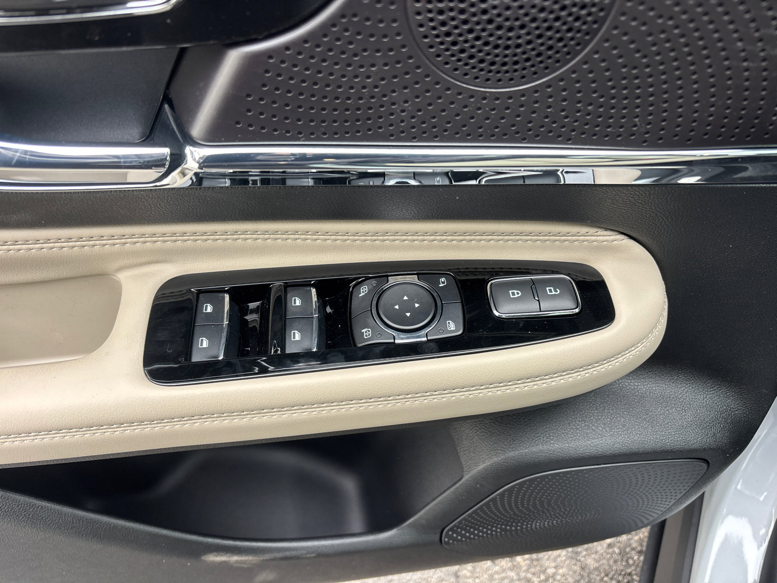 New 2026 Lincoln Corsair Premiere image 13