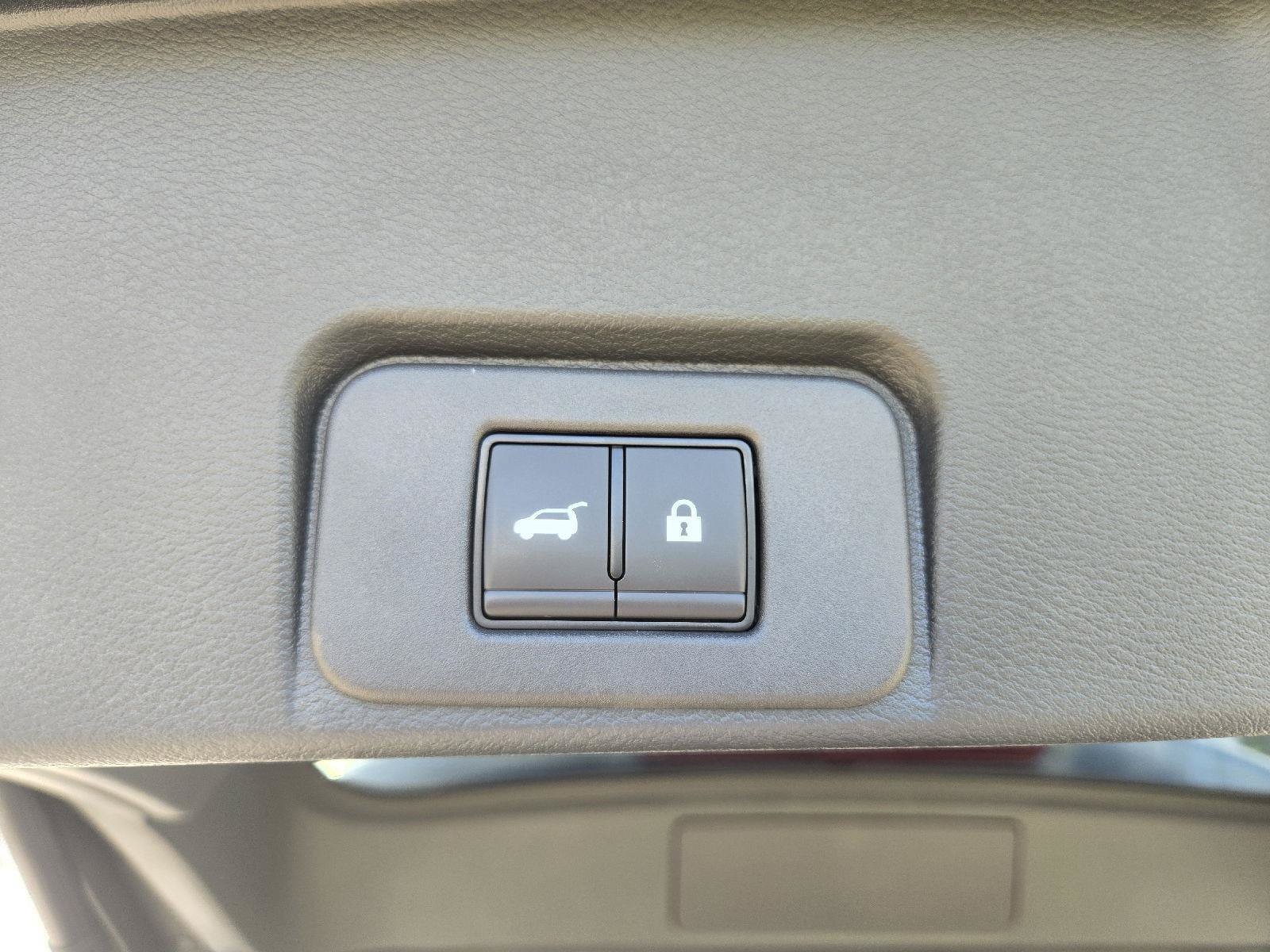 Used 2025 Nissan Rogue SL AWD/4WD image 10