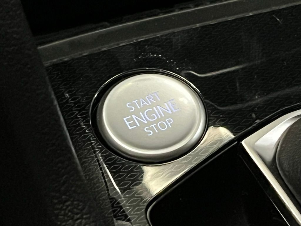 New 2026 Volkswagen Taos SE image 15