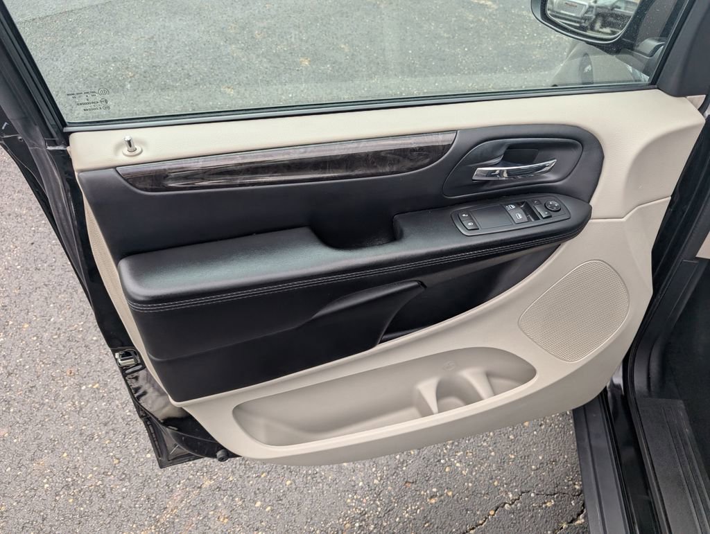 Used 2016 Dodge Grand Caravan American Value Package image 11