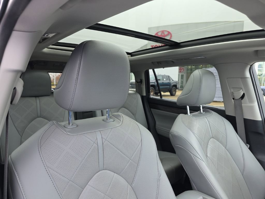 Used 2021 Toyota Highlander Platinum image 10