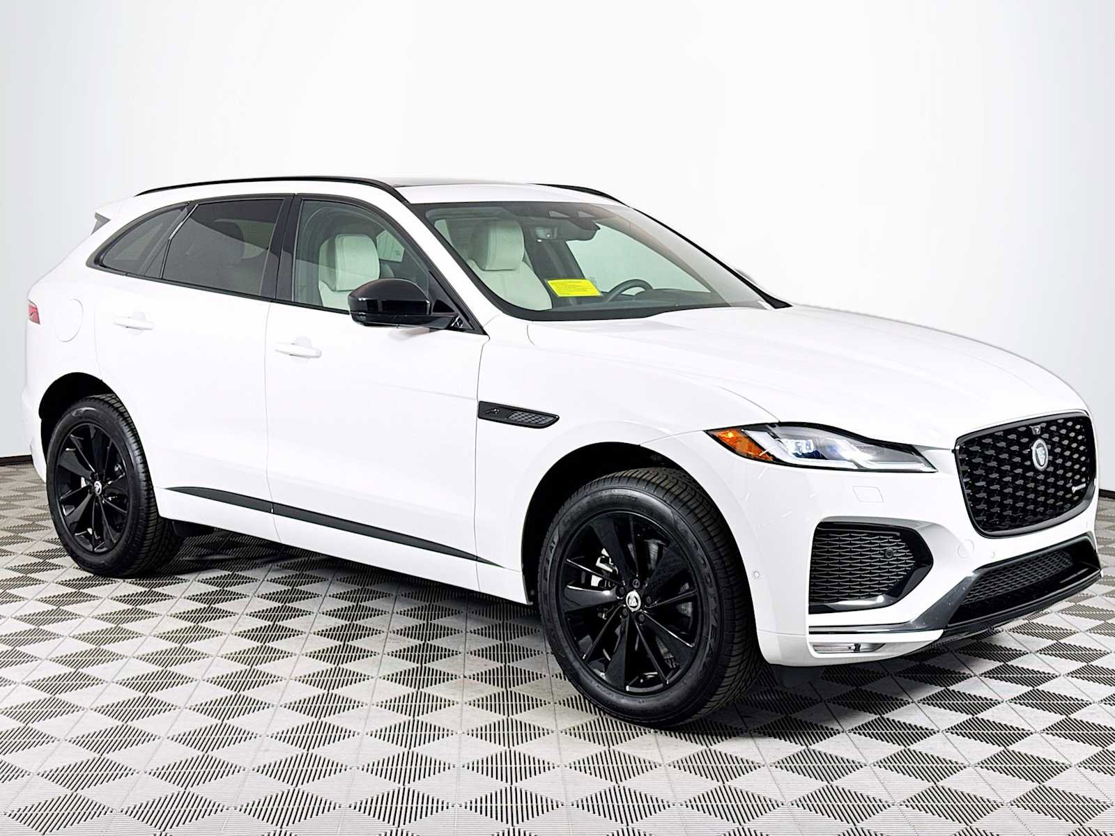 New 2025 Jaguar F-PACE R-Dynamic S image 2