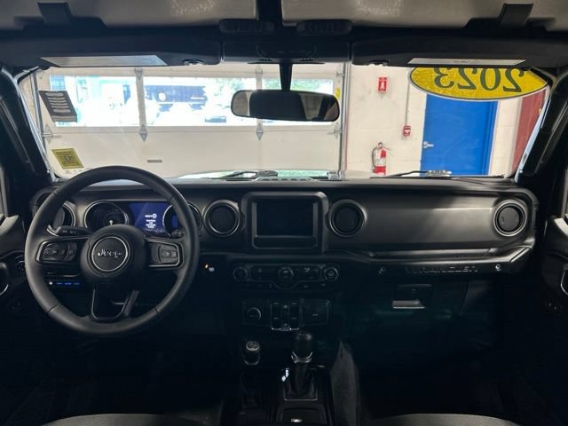 Used 2023 Jeep Wrangler Unlimited AWD/4WD image 15