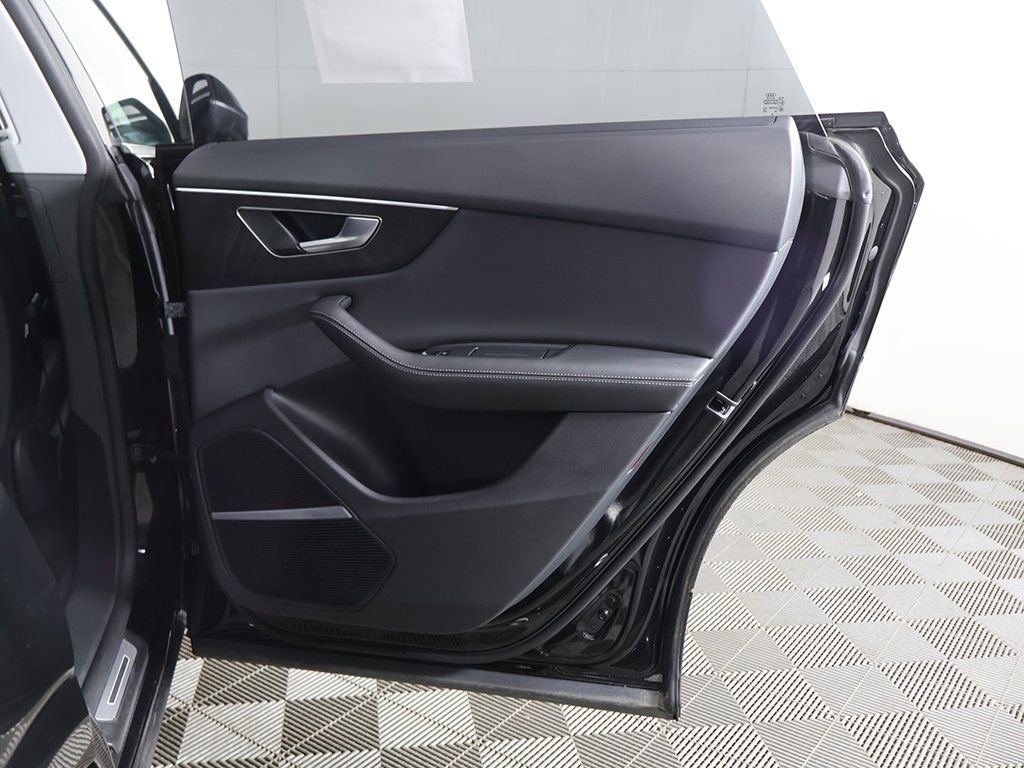 Used 2023 Audi Q8 Prestige w/ Prestige Package image 28