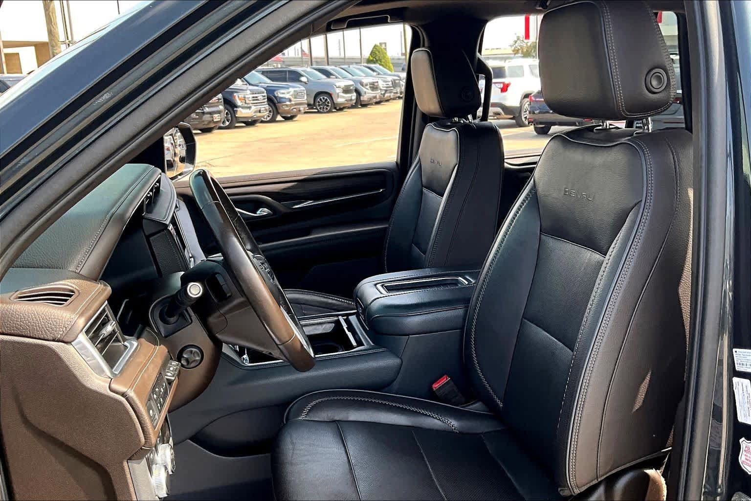 Used 2021 GMC Yukon Denali w/ Denali Premium Package AWD/4WD image 20