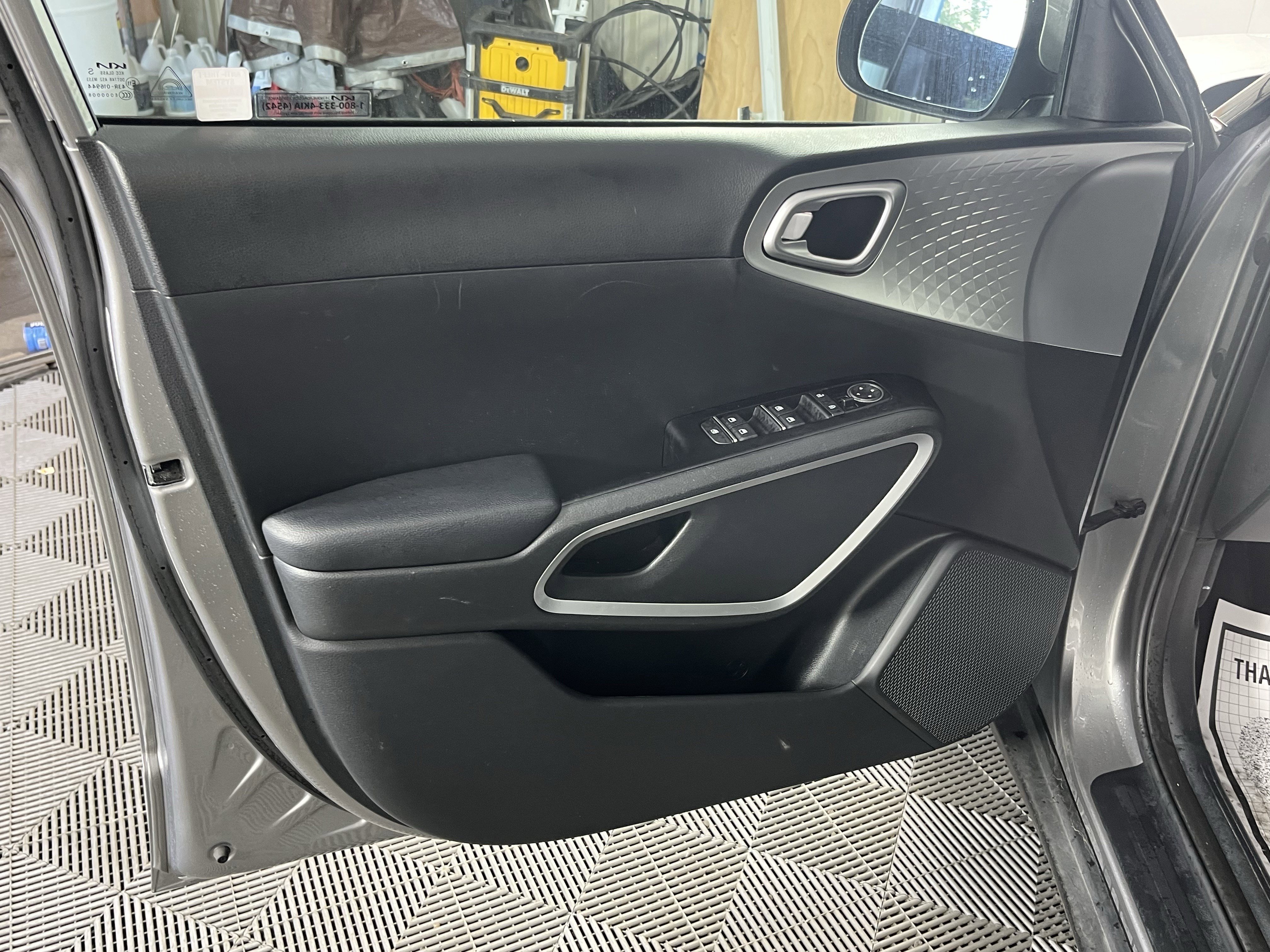 Used 2023 Kia Soul LX w/ Option Group 015 FWD image 14