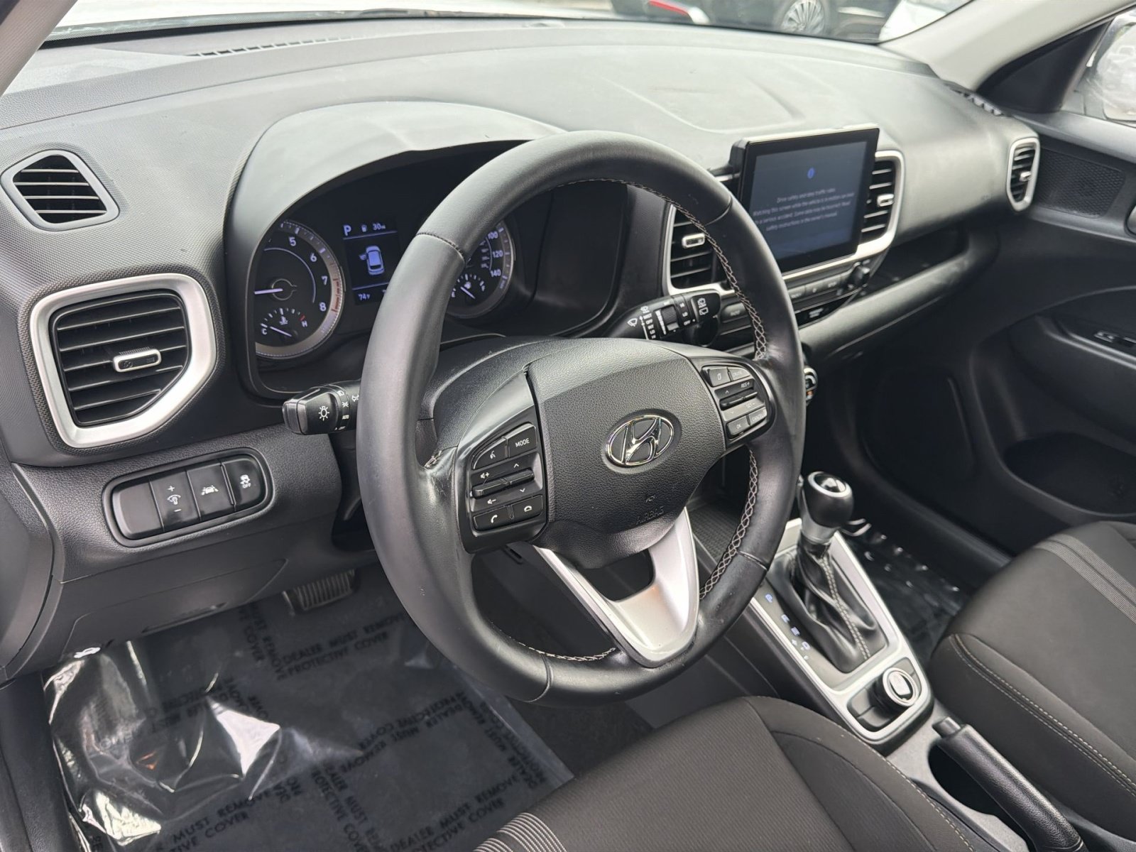 Used 2022 Hyundai Venue SEL FWD image 16