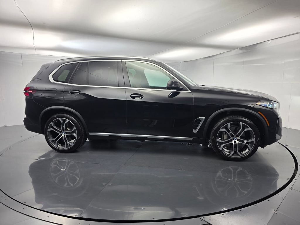 Certified 2025 BMW X5 sDrive40i w/ Premium Package RWD image 3