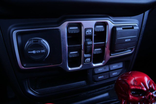 Used 2022 Jeep Gladiator Sport AWD/4WD image 19
