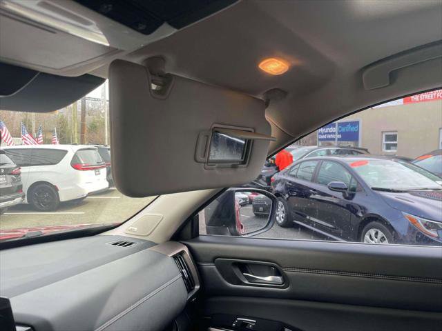 Used 2023 Nissan Pathfinder Platinum image 32