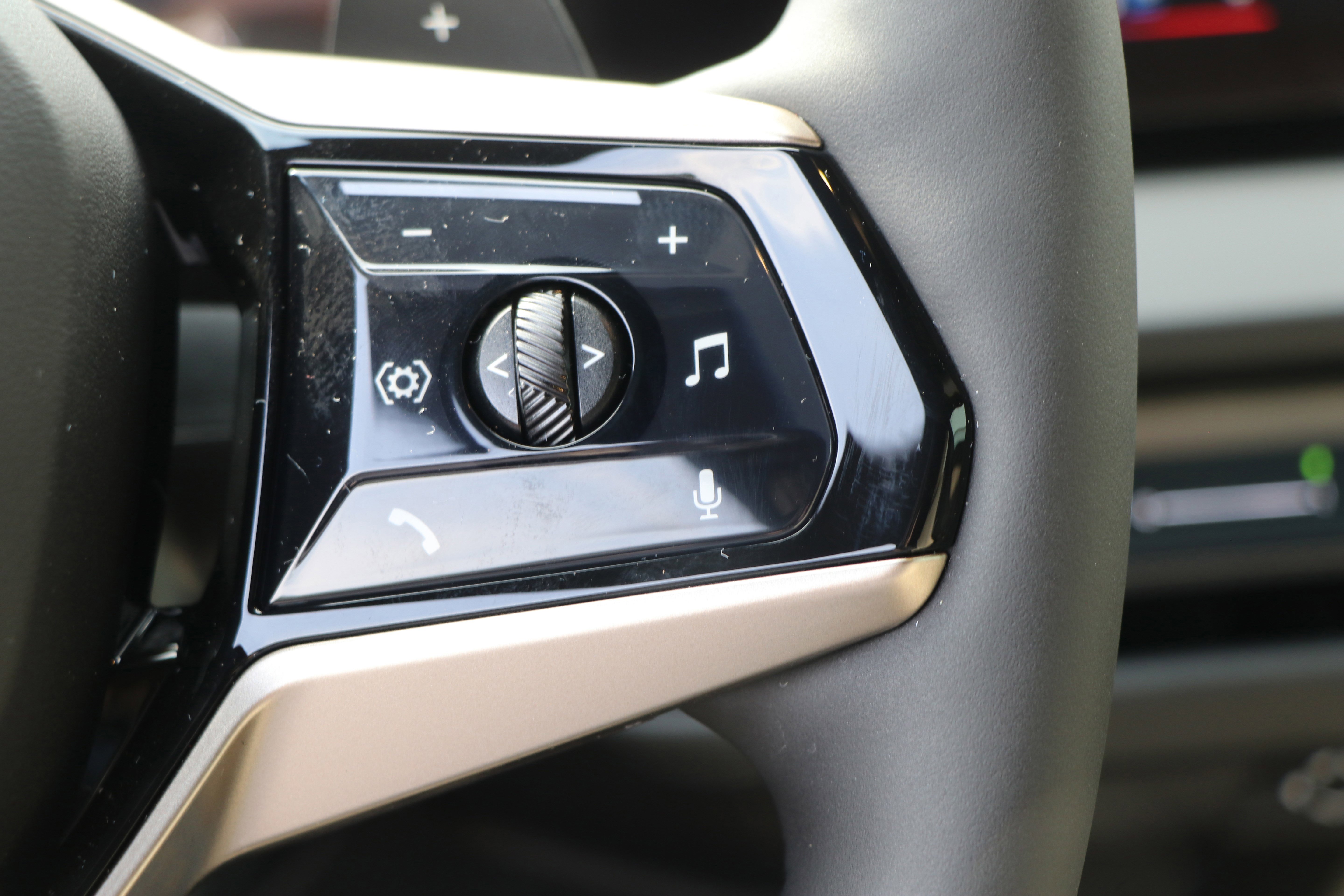 Certified 2025 BMW X3 xDrive30i w/ Premium Package image 19