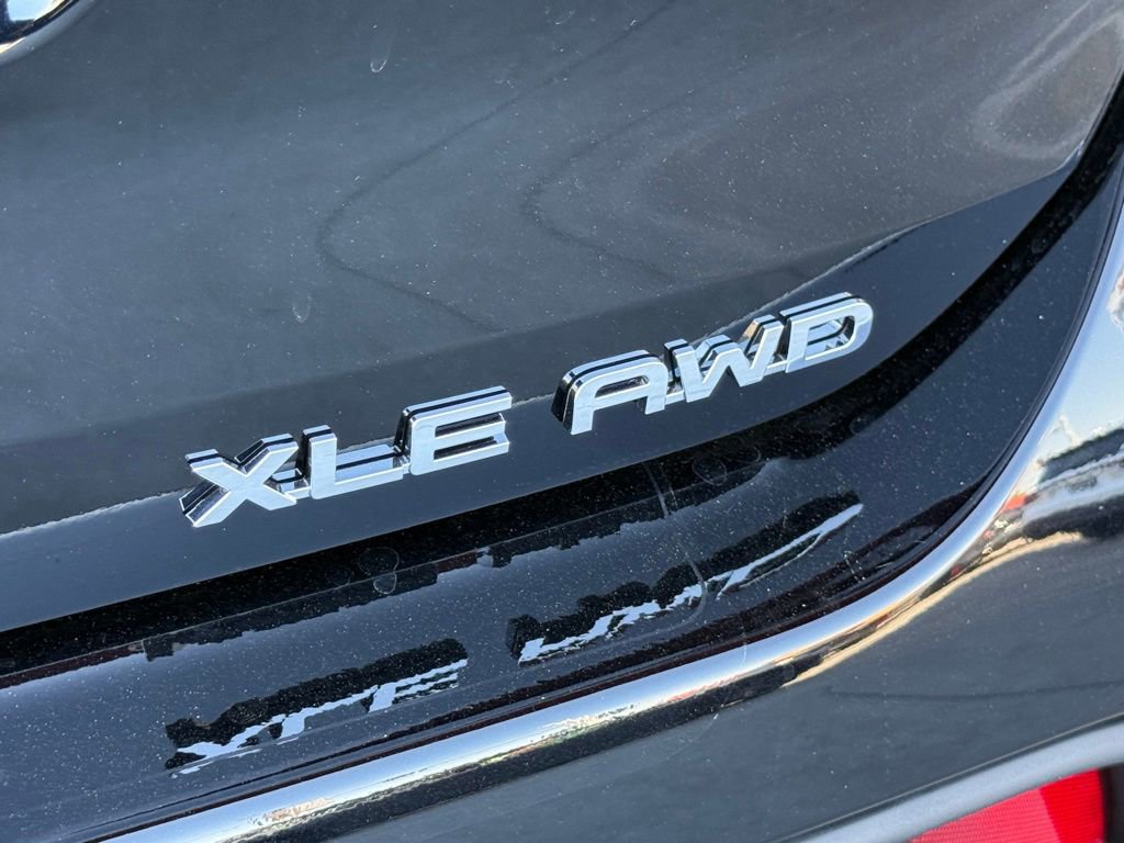 New 2026 Toyota Highlander XLE image 12