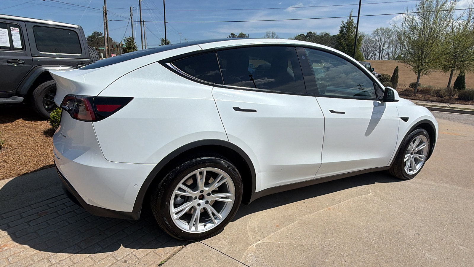 Used 2021 Tesla Model Y Long Range image 8