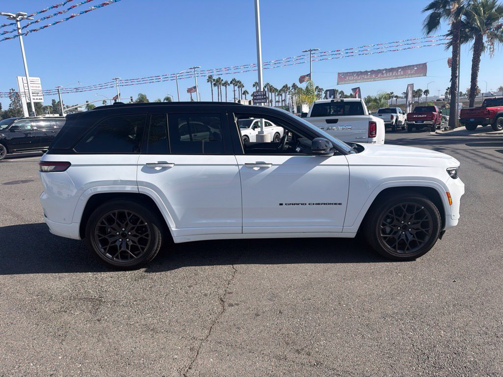 Used 2025 Jeep Grand Cherokee Summit w/ Obsidian Package AWD/4WD image 6