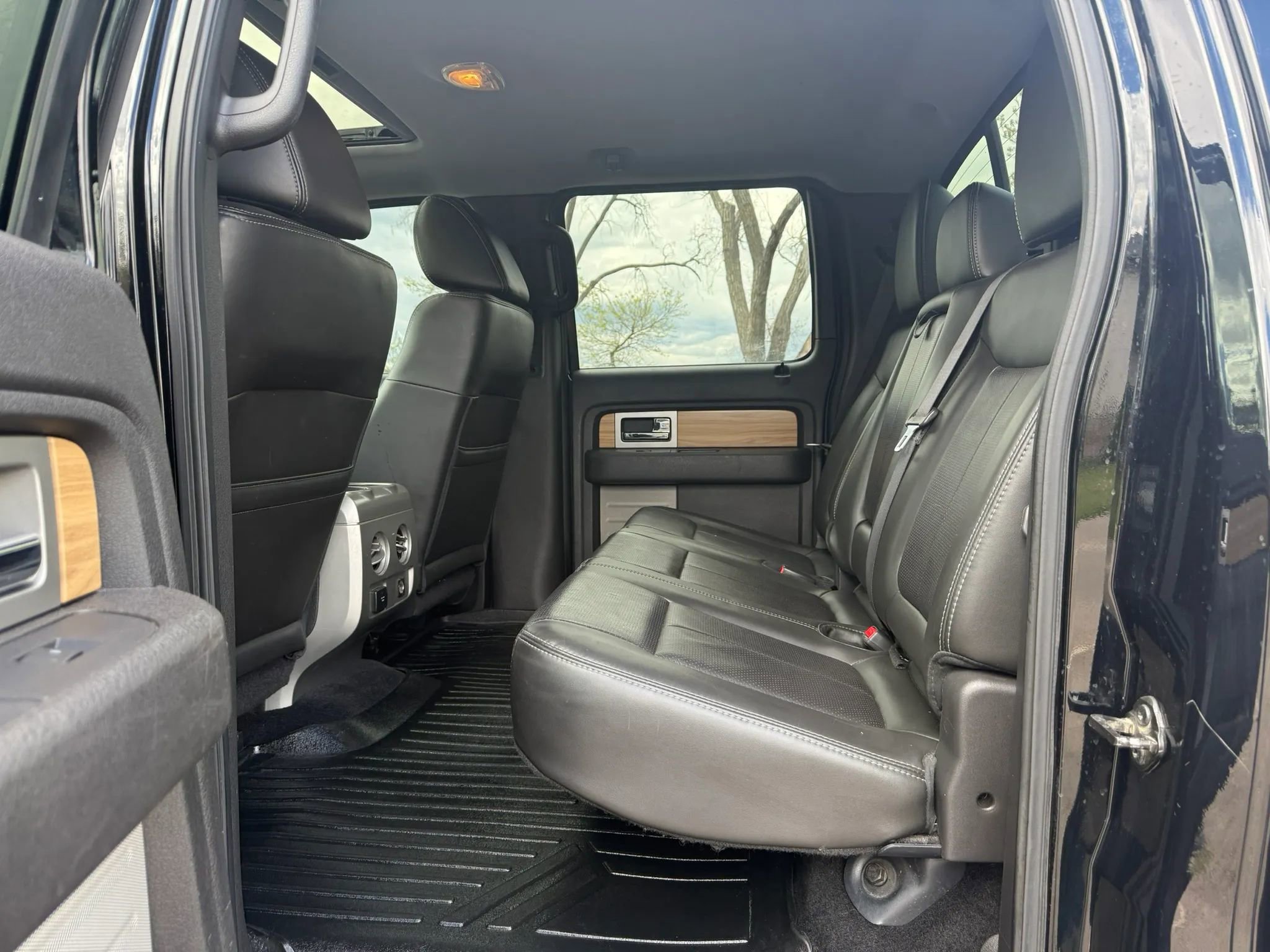 Used 2011 Ford F150 Lariat w/ Lariat Chrome Pkg AWD/4WD image 13