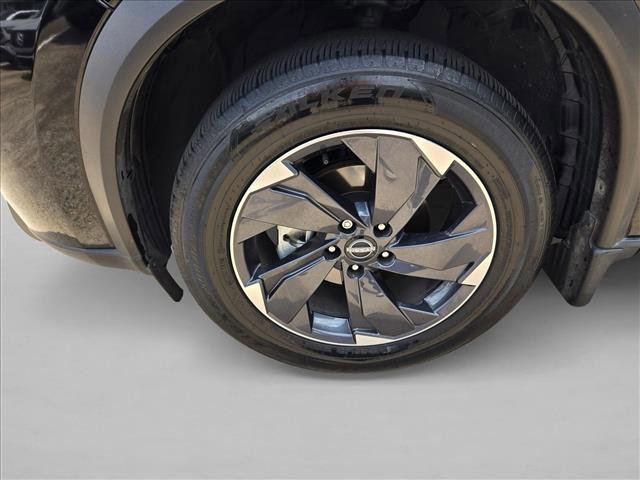 Used 2024 Nissan Rogue SV w/ SV Premium Package FWD image 24