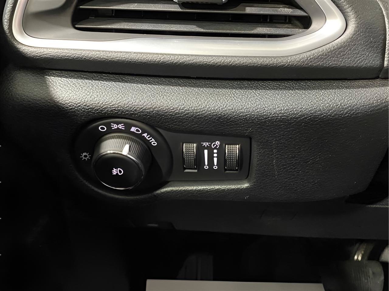 Used 2018 Chrysler Pacifica Touring Plus w/ S Appearance Package FWD image 21