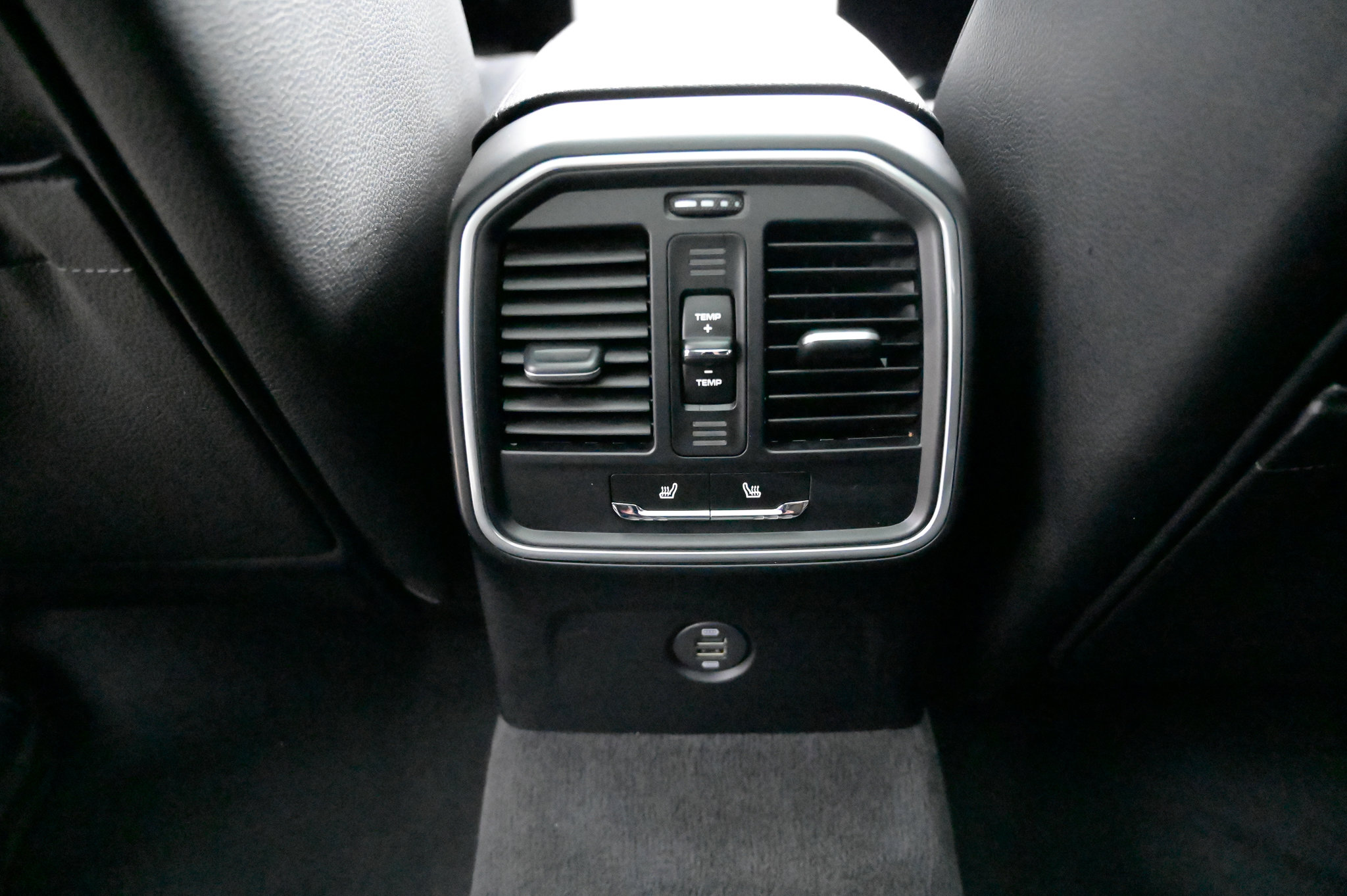 Used 2018 Porsche Macan AWD/4WD image 41
