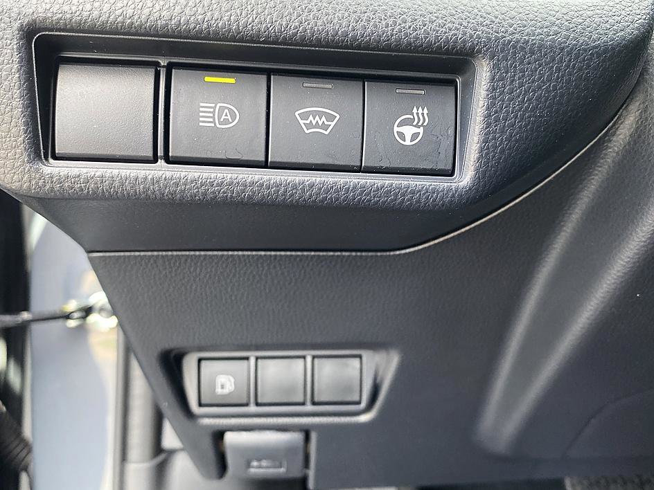 Used 2025 Toyota Prius XLE FWD image 23