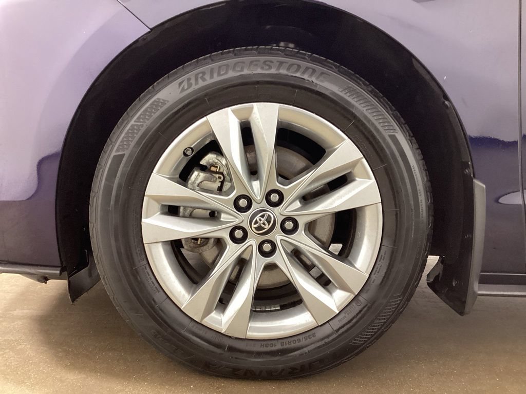 Used 2021 Toyota Sienna Limited FWD image 28