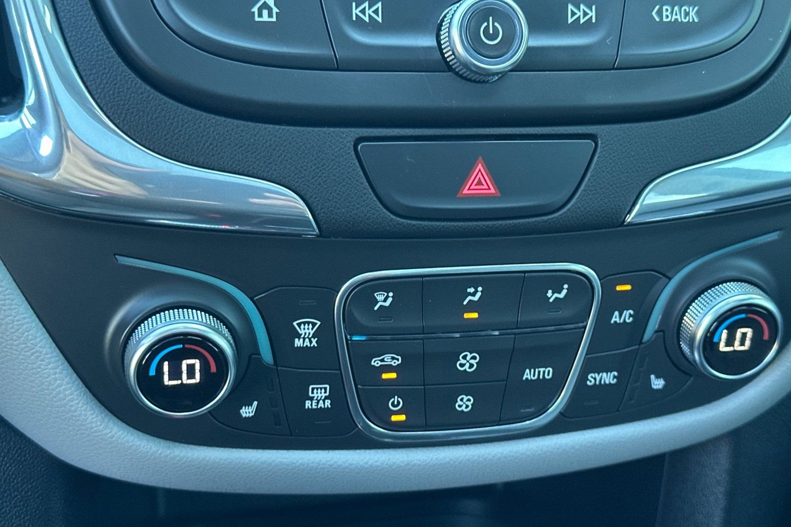 Used 2019 Chevrolet Equinox LT w/ Sun & Navigation Package image 24