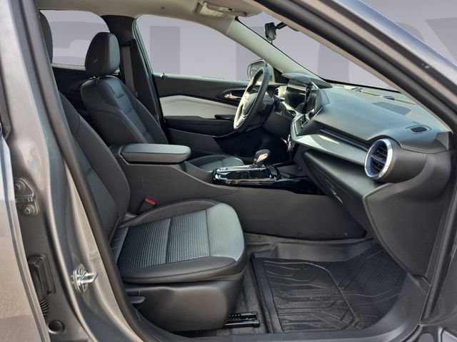 Used 2026 Chevrolet Trax LT w/ Sunroof Package FWD image 17