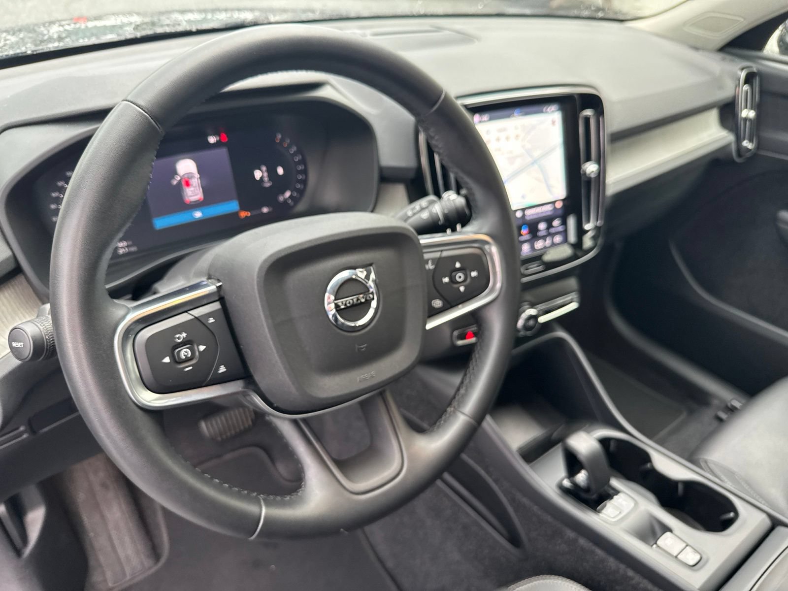 Used 2025 Volvo XC40 B5 Core AWD/4WD image 22