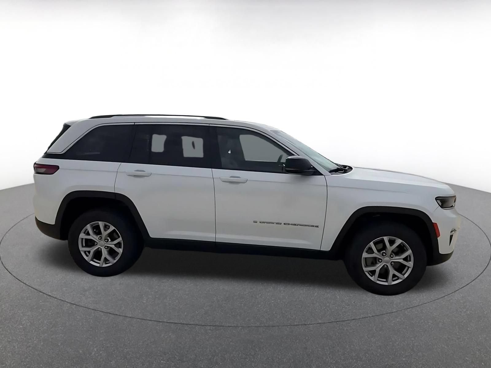 Used 2022 Jeep Grand Cherokee Limited AWD/4WD image 15