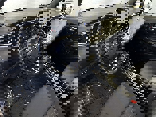 Used 2023 Toyota Corolla SE image 11