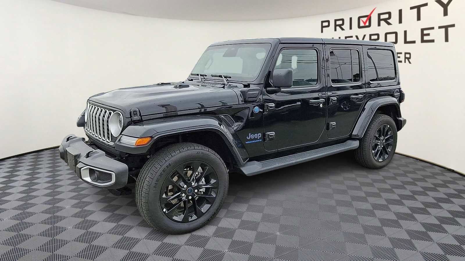 Used 2025 Jeep Wrangler Sahara image 4