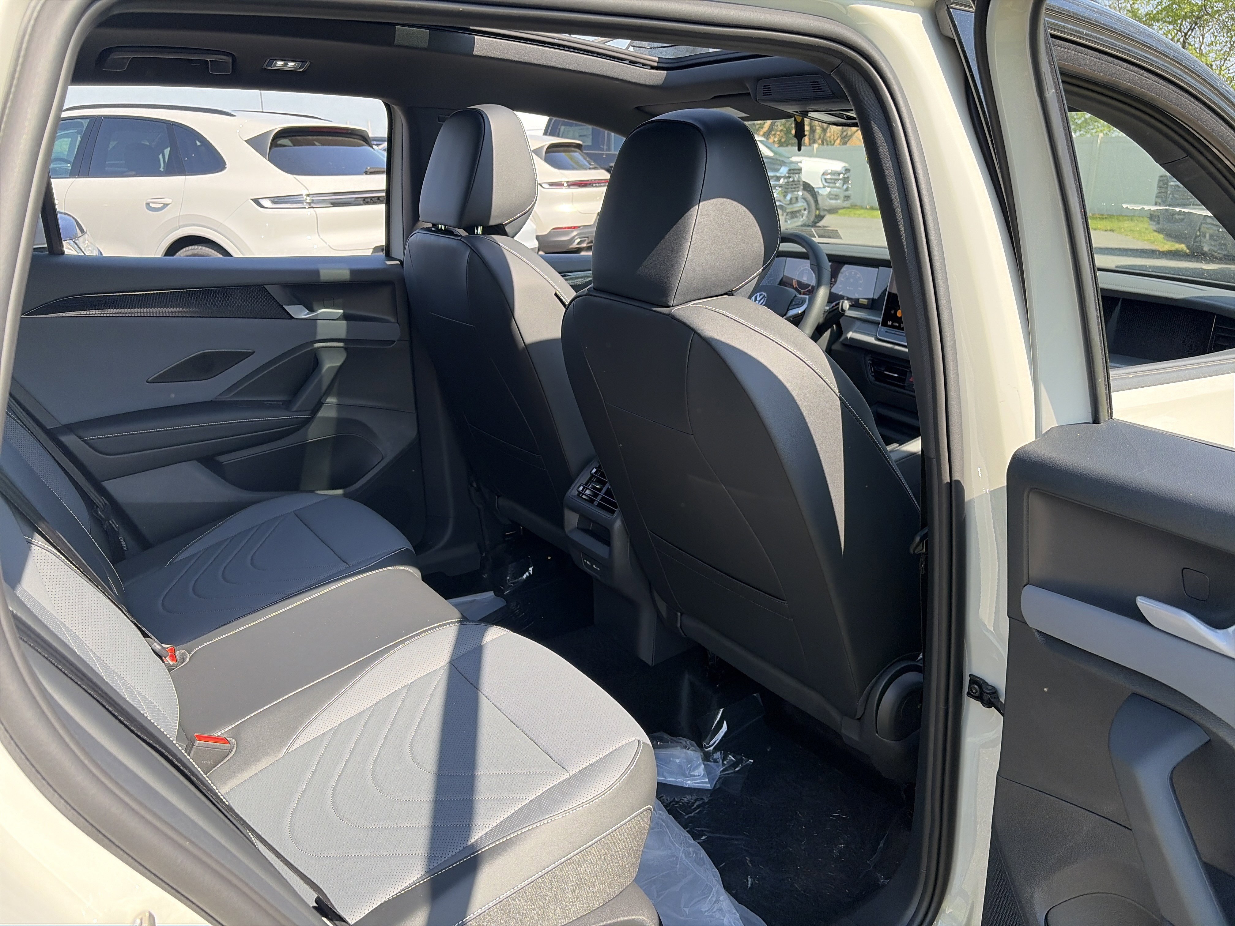 New 2026 Volkswagen Tiguan SE R-Line AWD/4WD image 24