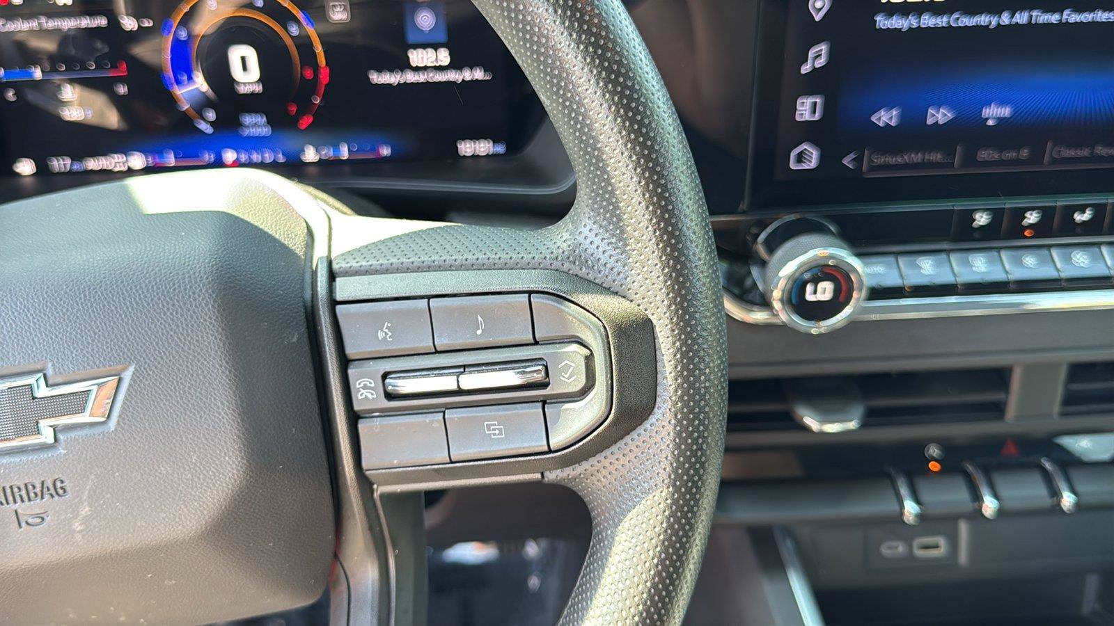 Used 2025 Chevrolet Colorado Trail Boss AWD/4WD image 11