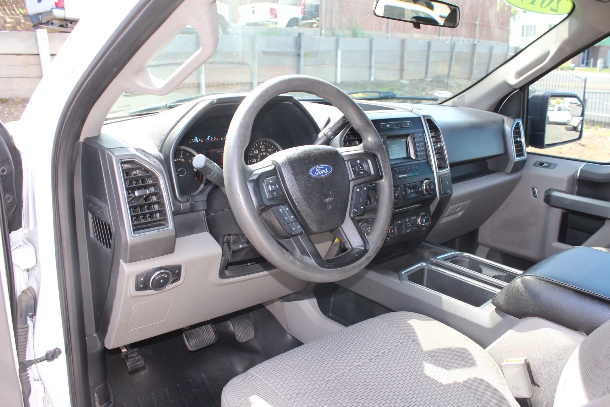 Used 2017 Ford F150 XLT w/ Trailer Tow Package image 9