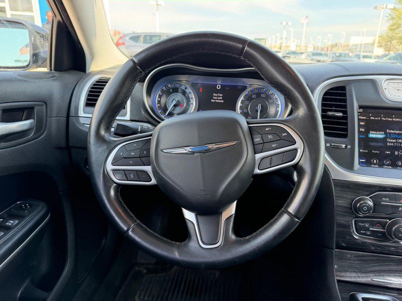 Used 2018 Chrysler 300 Touring image 10