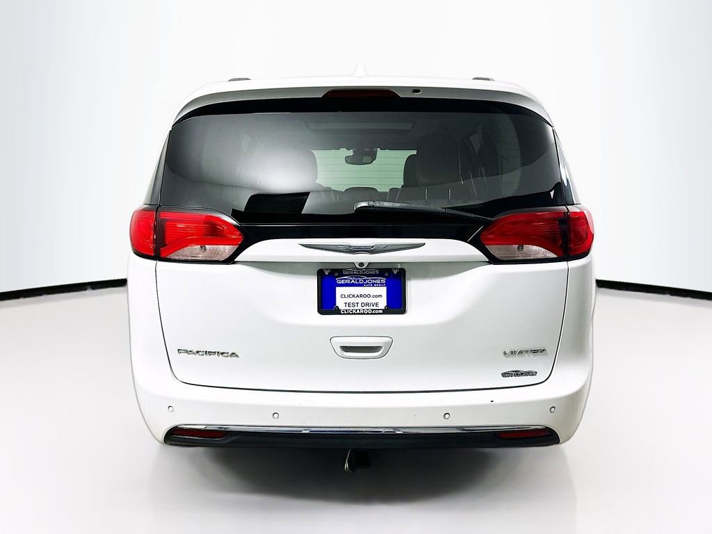 Used 2017 Chrysler Pacifica Limited w/ UConnect Theater Package FWD image 15