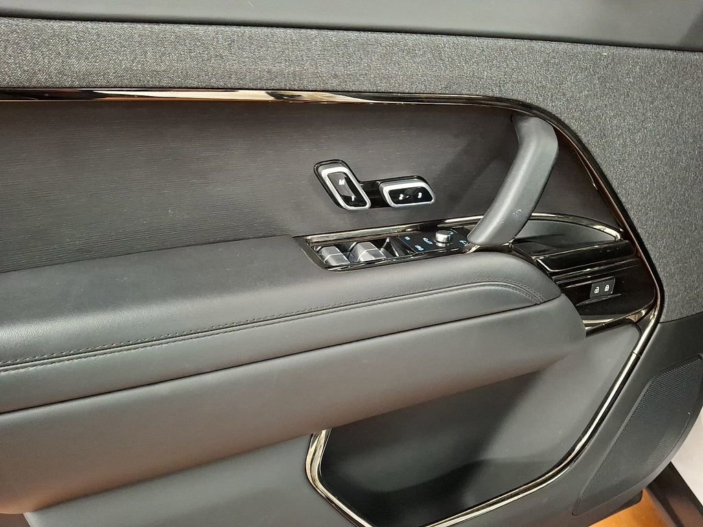 Used 2023 Land Rover Range Rover Sport SE Dynamic image 9