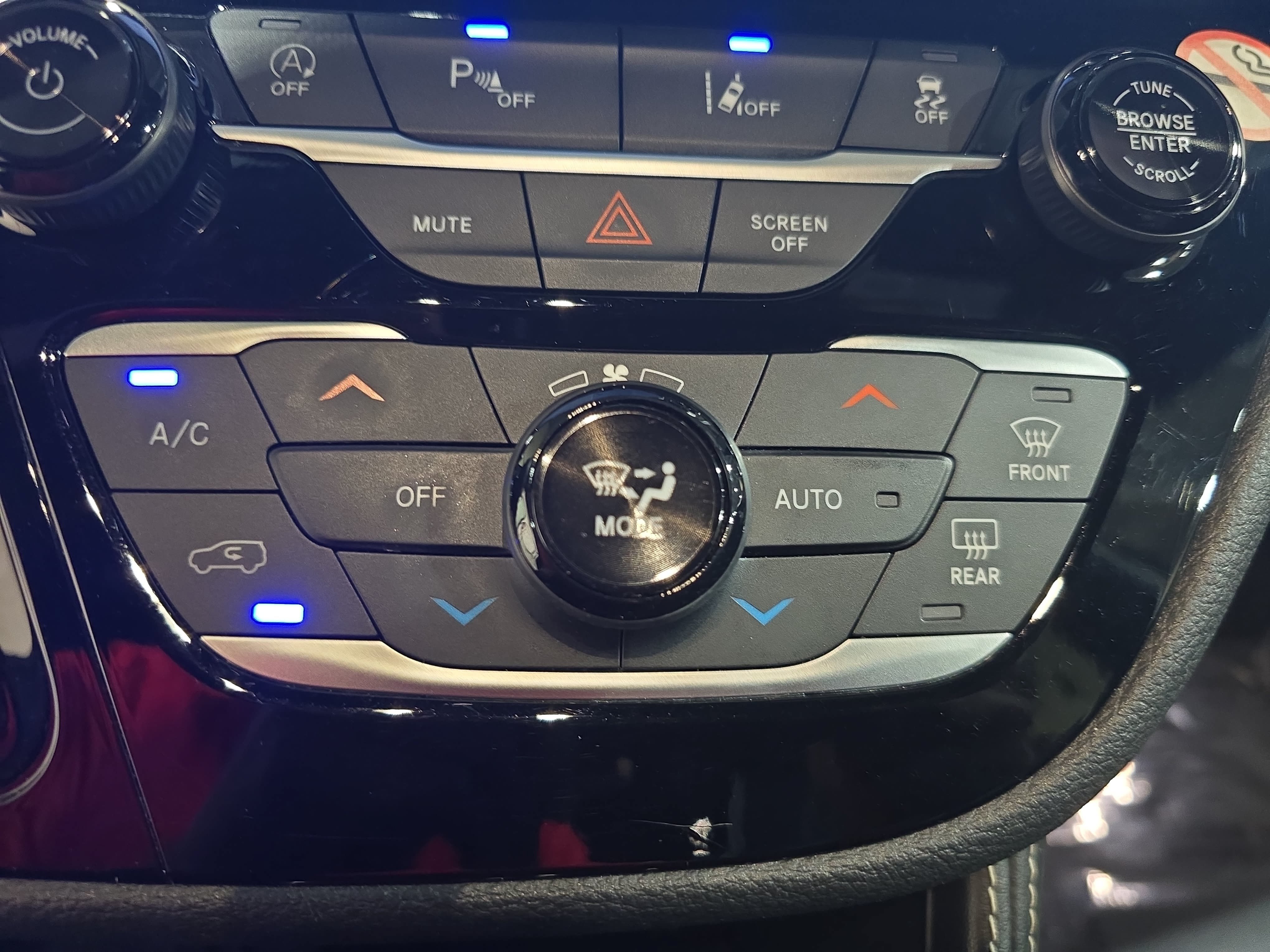 Used 2025 Chrysler Pacifica Limited FWD image 20