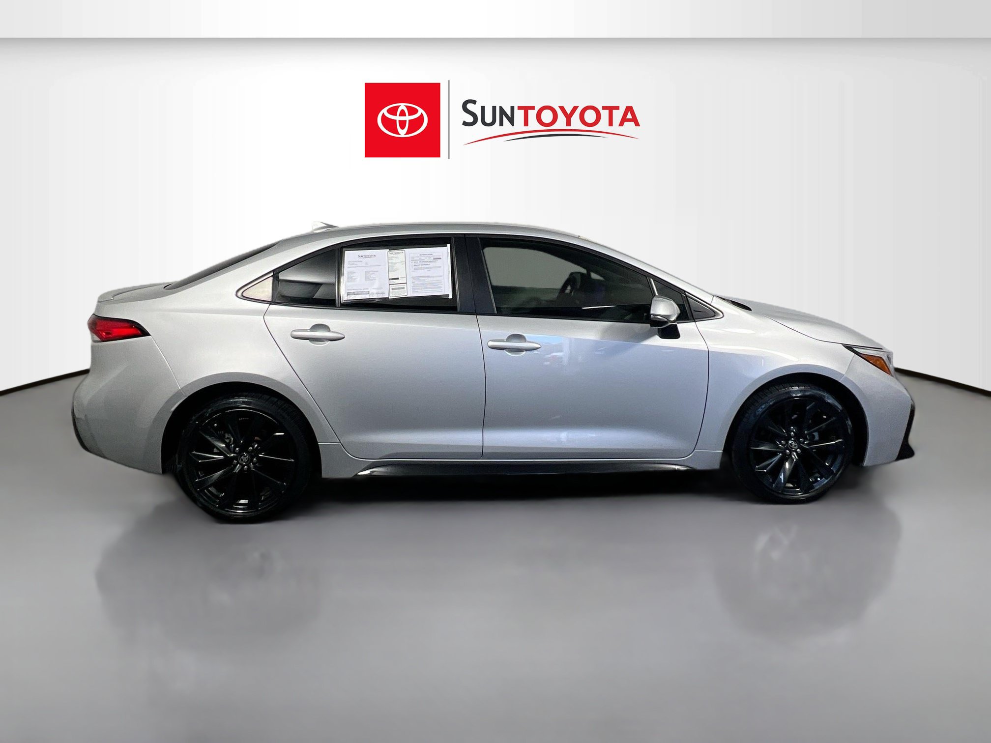 Used 2023 Toyota Corolla SE FWD image 2
