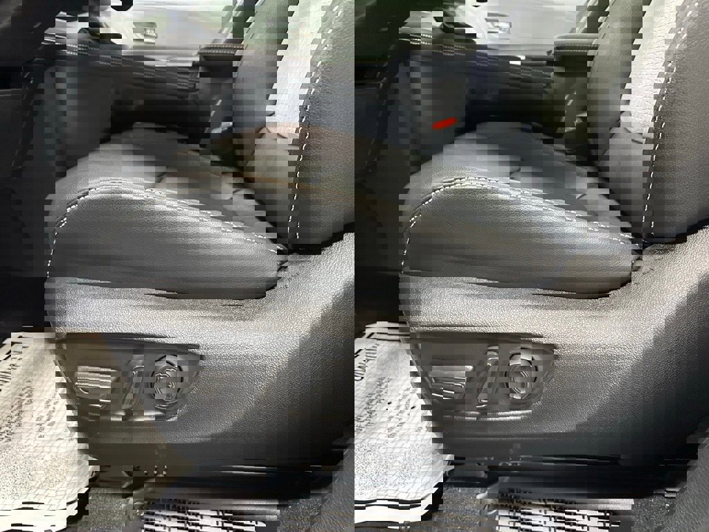 Used 2025 Toyota Sienna XSE image 12