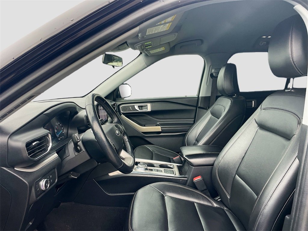 Used 2021 Ford Explorer XLT w/ Equipment Group 202A image 10