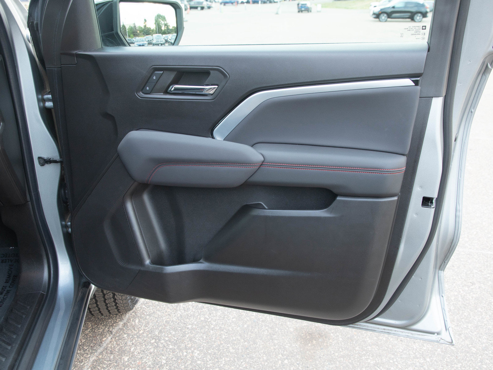 Used 2023 Chevrolet Colorado Z71 w/ Z71 Convenience Package 2 AWD/4WD image 9