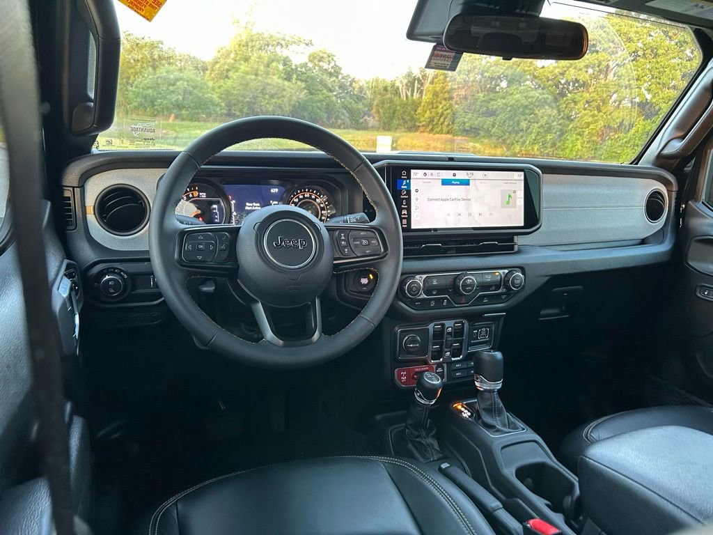 Used 2024 Jeep Gladiator Sport image 12