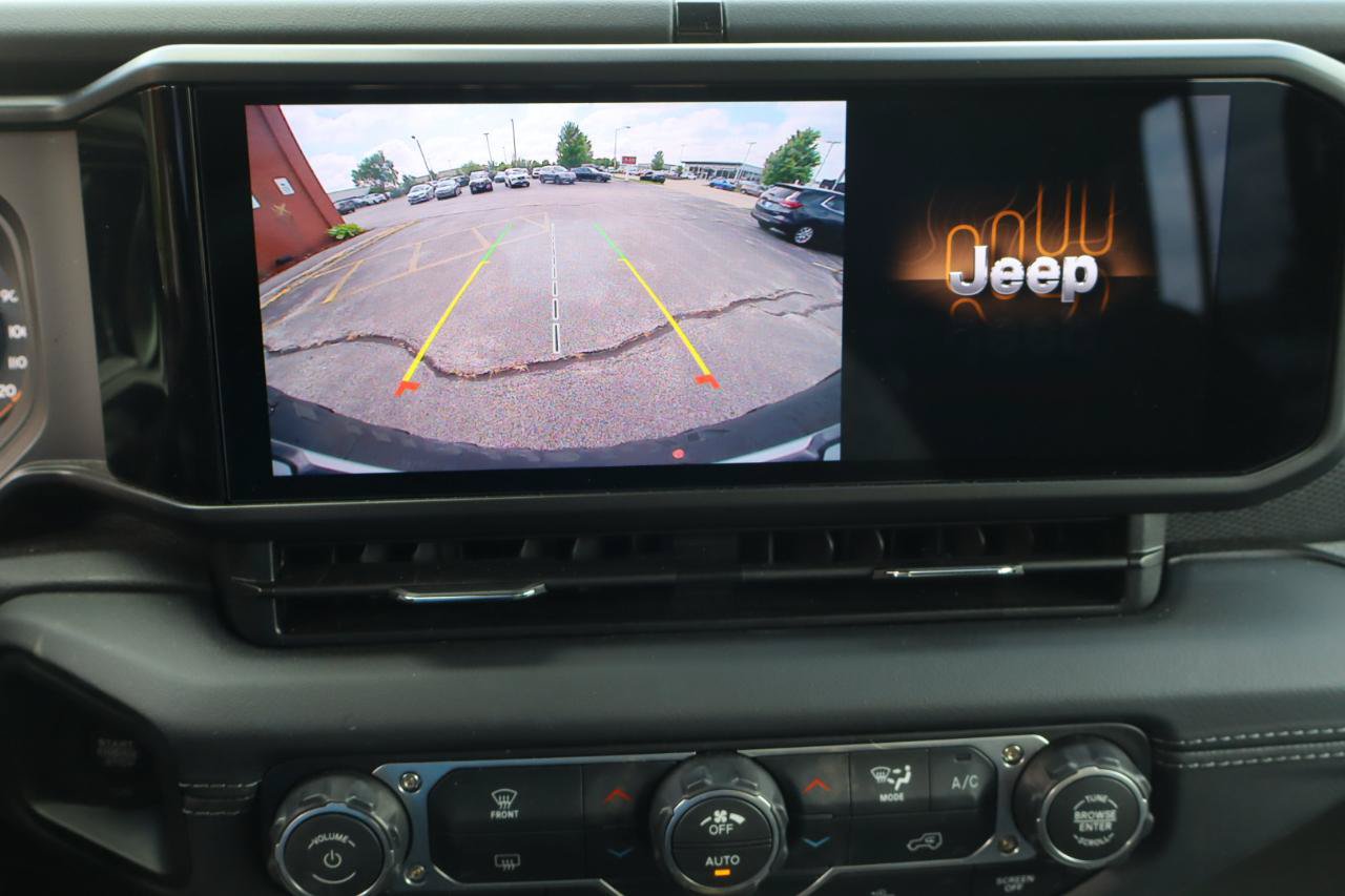 Used 2026 Jeep Wrangler Unlimited Rubicon AWD/4WD image 13