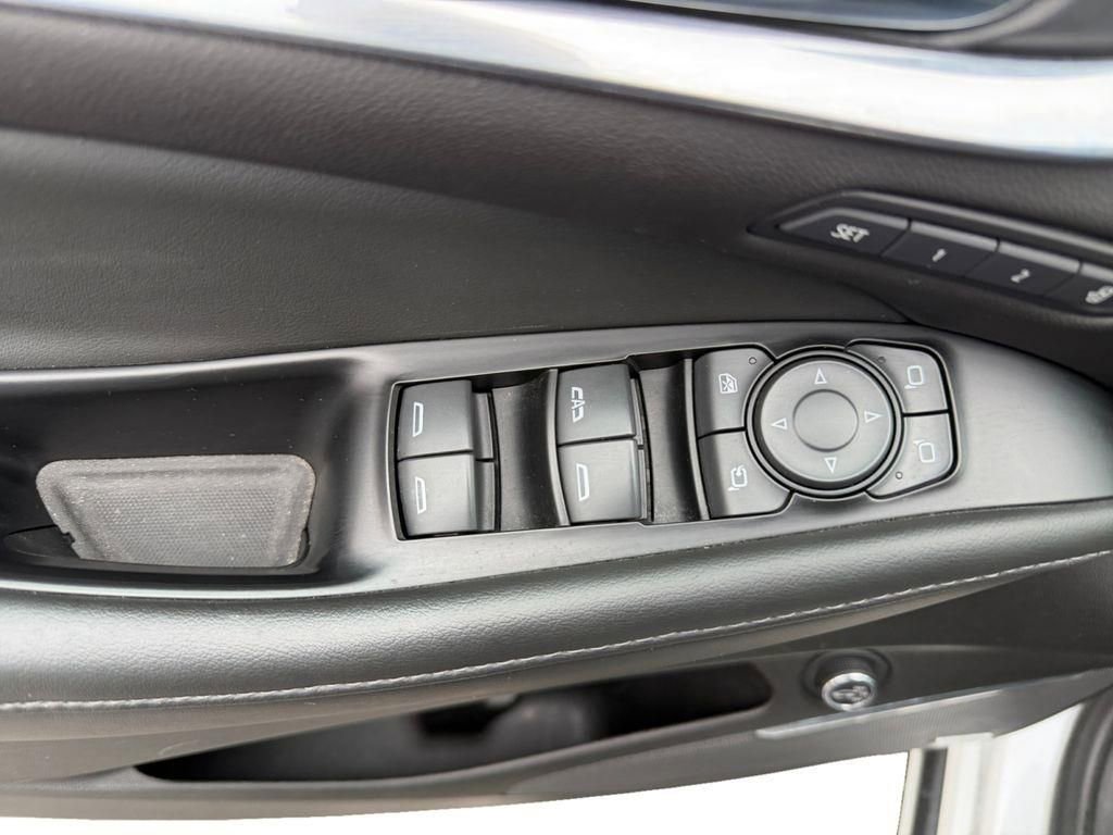 Used 2022 Buick Enclave Avenir w/ Avenir Technology Package image 17