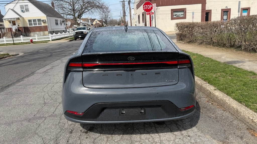 Used 2023 Toyota Prius LE image 6